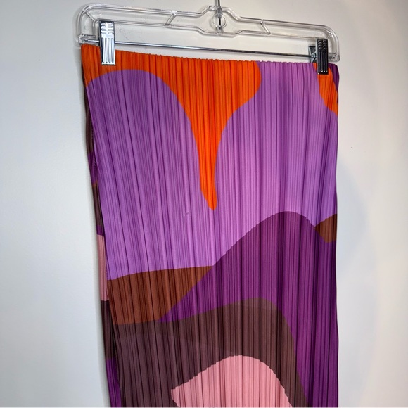 PrettyLittleThing PINK PRINT PLISSE MAXI SKIRT - Picture 4 of 7